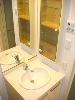 洗面設備　独立洗面台で身支度をすべて済ませてしまいましょう