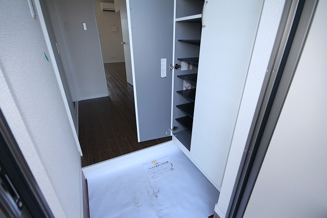 玄関　収納もある玄関です