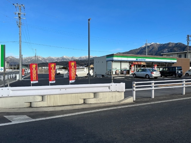 コンビニ　ファミリーマート中津川駒場店（コンビニ）まで400m