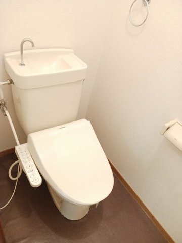 トイレ　清潔感のあるトイレです