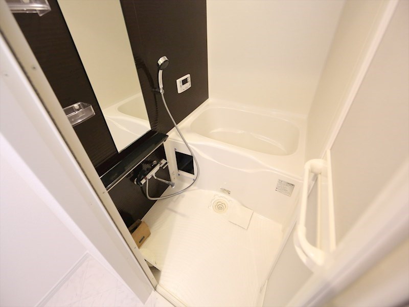 バス・シャワールーム　浴室暖房乾燥機付　追い焚き・オートバス機能付お風呂