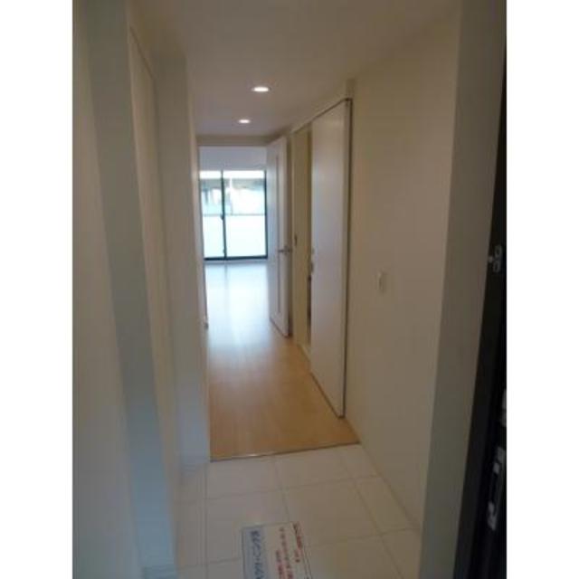 玄関　※写真は同タイプ住戸です。