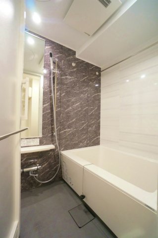 バス・シャワールーム　落ち着いた空間のお風呂です