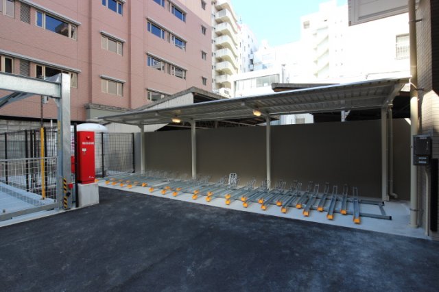 駐車場　駐車場があるので、車を買う予定の方も安心です