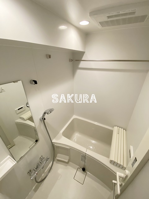 バス・シャワールーム　嬉しい追い焚き・浴室乾燥機付きです♪