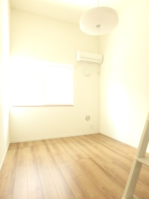 居室・リビング　別号室写真使用