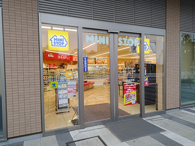 コンビニ　ミニストップ 幕張ベイパーク店（コンビニ）まで73m