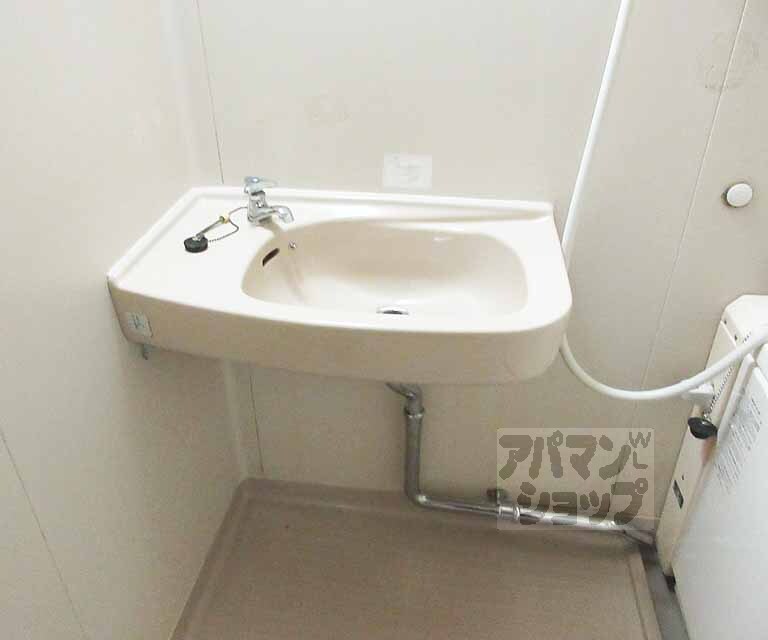 洗面設備　キレイな洗面台です