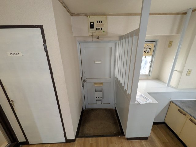 玄関　万長ビル