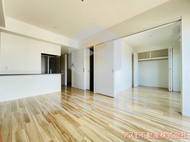 居室・リビング　同マンション別部屋参考写真