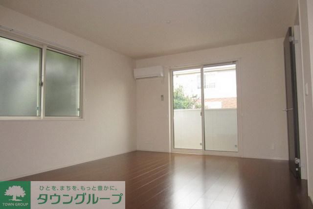 居室・リビング　2面採光で明るいお部屋です。