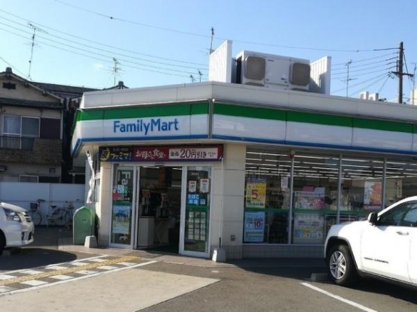 コンビニ　ファミリーマート東大阪衣摺店（コンビニ）まで365m