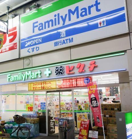 ドラックストア　ファミリーマート＋薬ヒグチ京橋店（ドラッグストア）まで681m