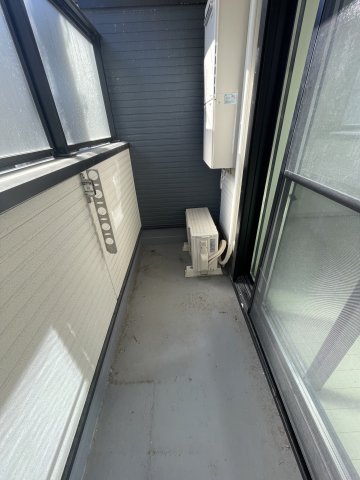 バルコニー　イメージとして同マンション他部屋を表示しています