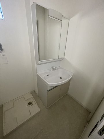 洗面設備　イメージとして同マンション他部屋を表示しています