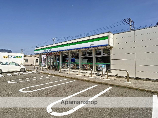 コンビニ　ファミリーマート金沢東力店（コンビニ）まで426m