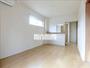 居室・リビング　角部屋なので２面に窓があります。