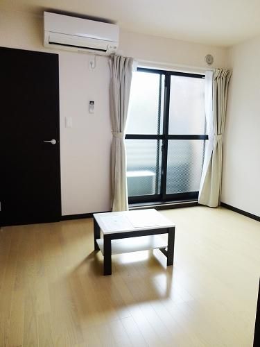 居室・リビング　★明るいお部屋です★