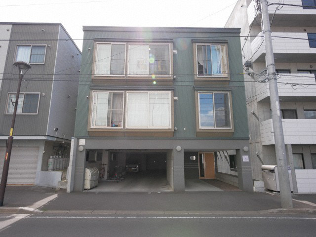 建物外観　◆エアコン付きで夏も快適！◆市電駅徒歩5分の好立地！