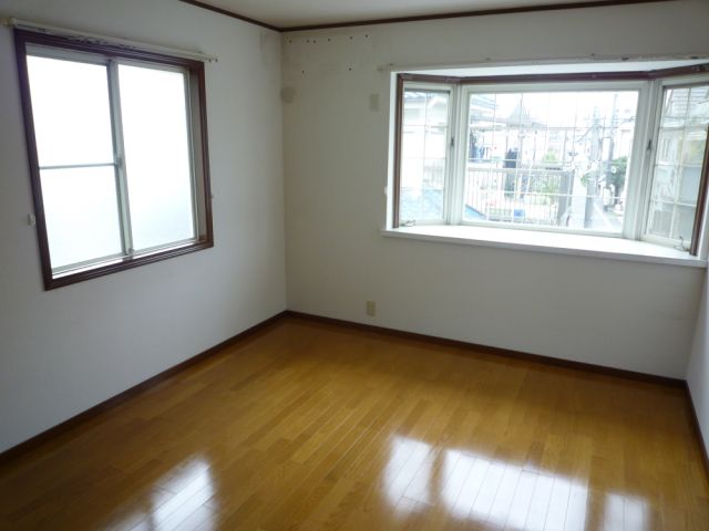 その他設備　出窓付きのお部屋です。