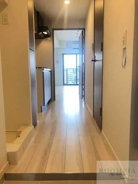 玄関　※同タイプの別のお部屋です。