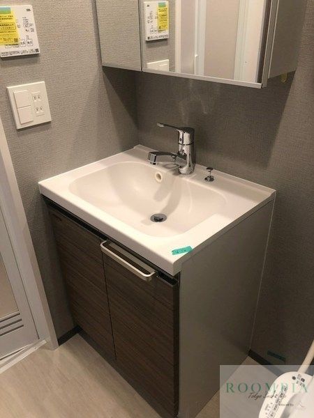 洗面設備　※同タイプの別のお部屋です。