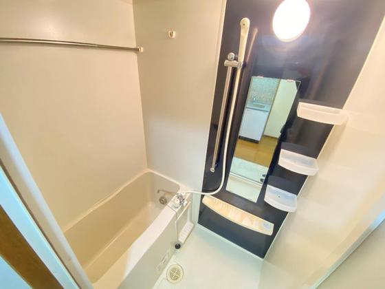 バス・シャワールーム　※別部屋の写真です