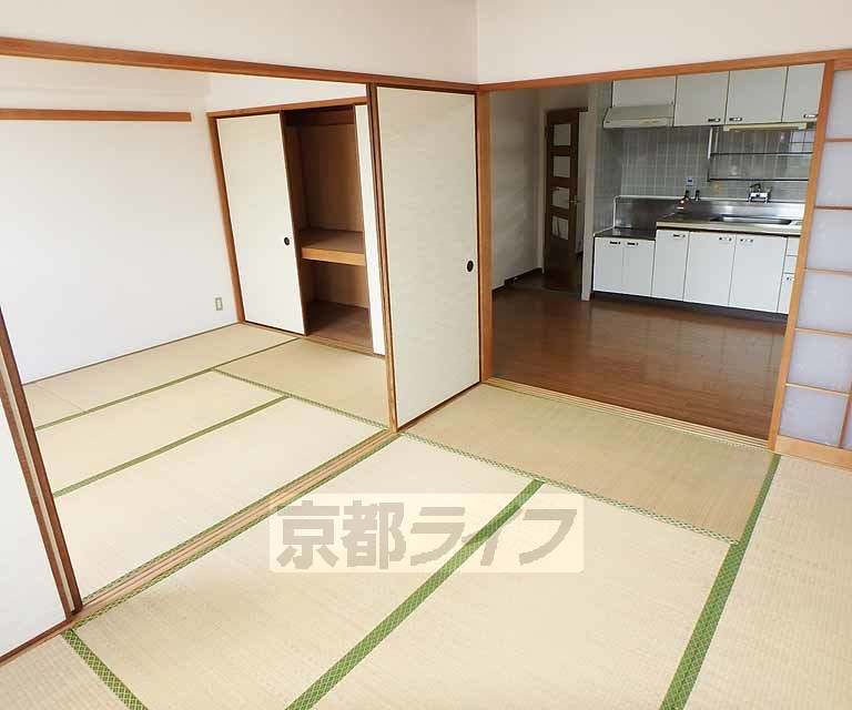 居室・リビング　素足でくつろげる畳のお部屋