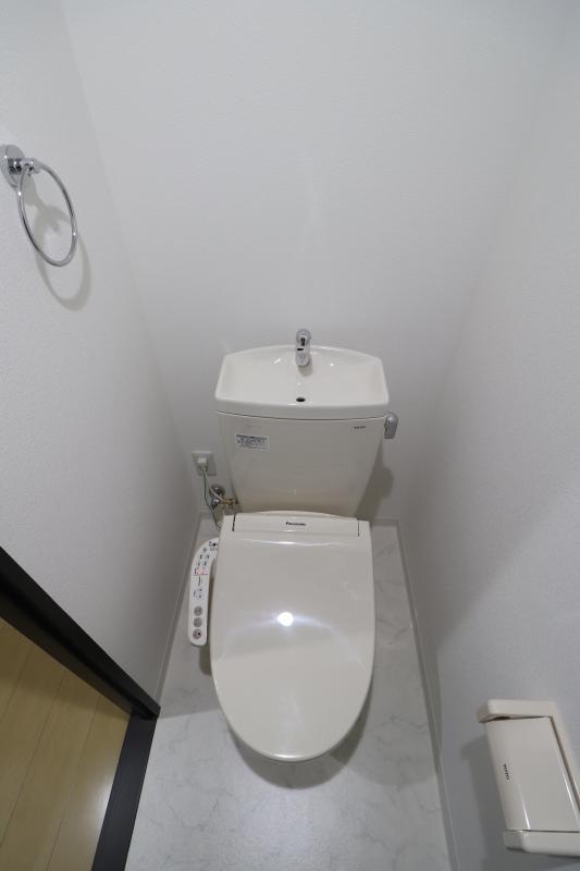 トイレ　トイレ　温水洗浄便座付き