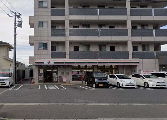 コンビニ　セブンイレブン（コンビニ）まで330m