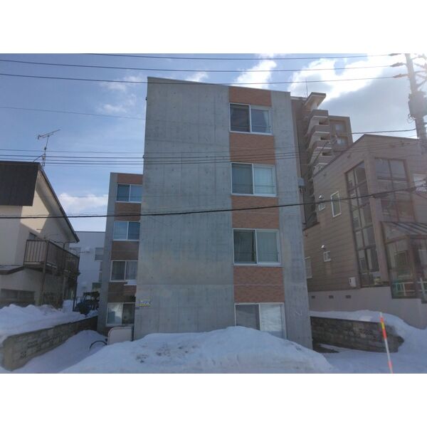エントランス　落ち着いたエントランスです