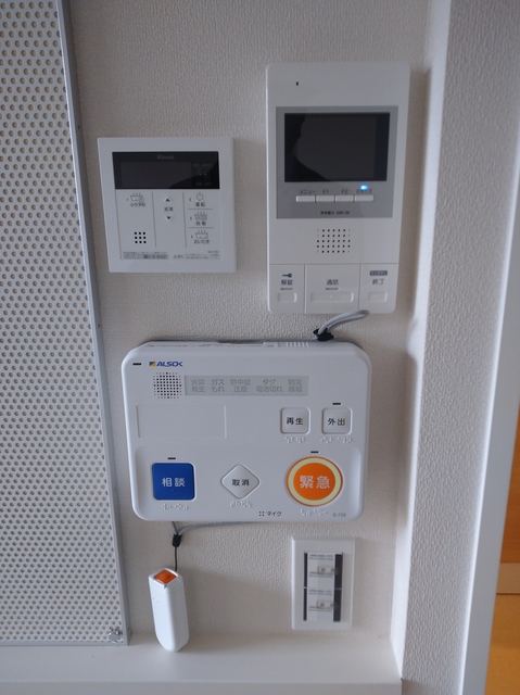 セキュリティ　オートロック連動カラーTVモニタホン付。緊急通報・見守りコン