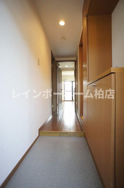 玄関　収納もある玄関です