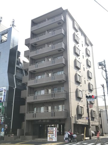 建物外観　鉄筋コンクリート造のがっちりとした建物。