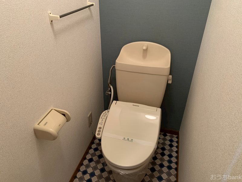 トイレ　清潔感のあるトイレは、温水洗浄便座ついてます。