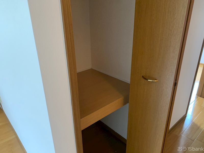 収納　広々としたLDK。日当たりも良く気持ちよく過ごせそうですね。