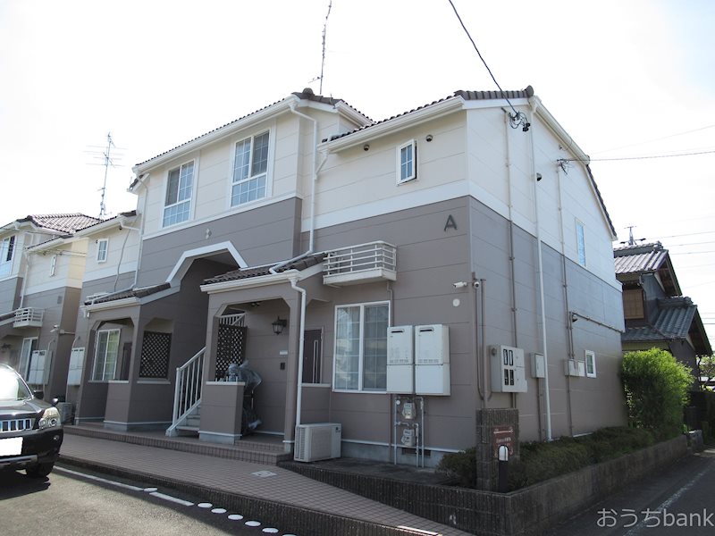 建物外観　全室角部屋、南向きで日当たり良好の室内です。