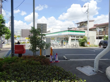 コンビニ　ファミリーマート中宮店（コンビニ）まで252m