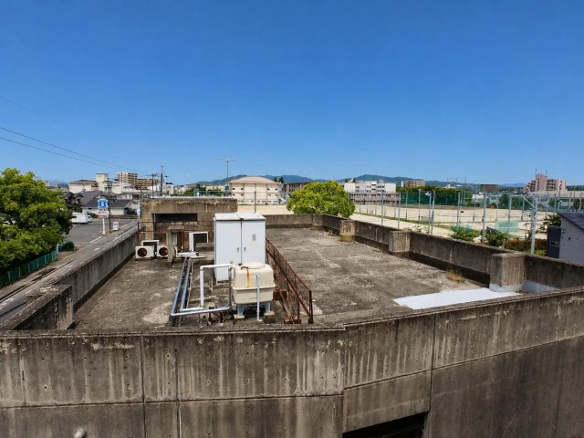 眺望　遠くの山並みまで望める、開放感ある眺望です。