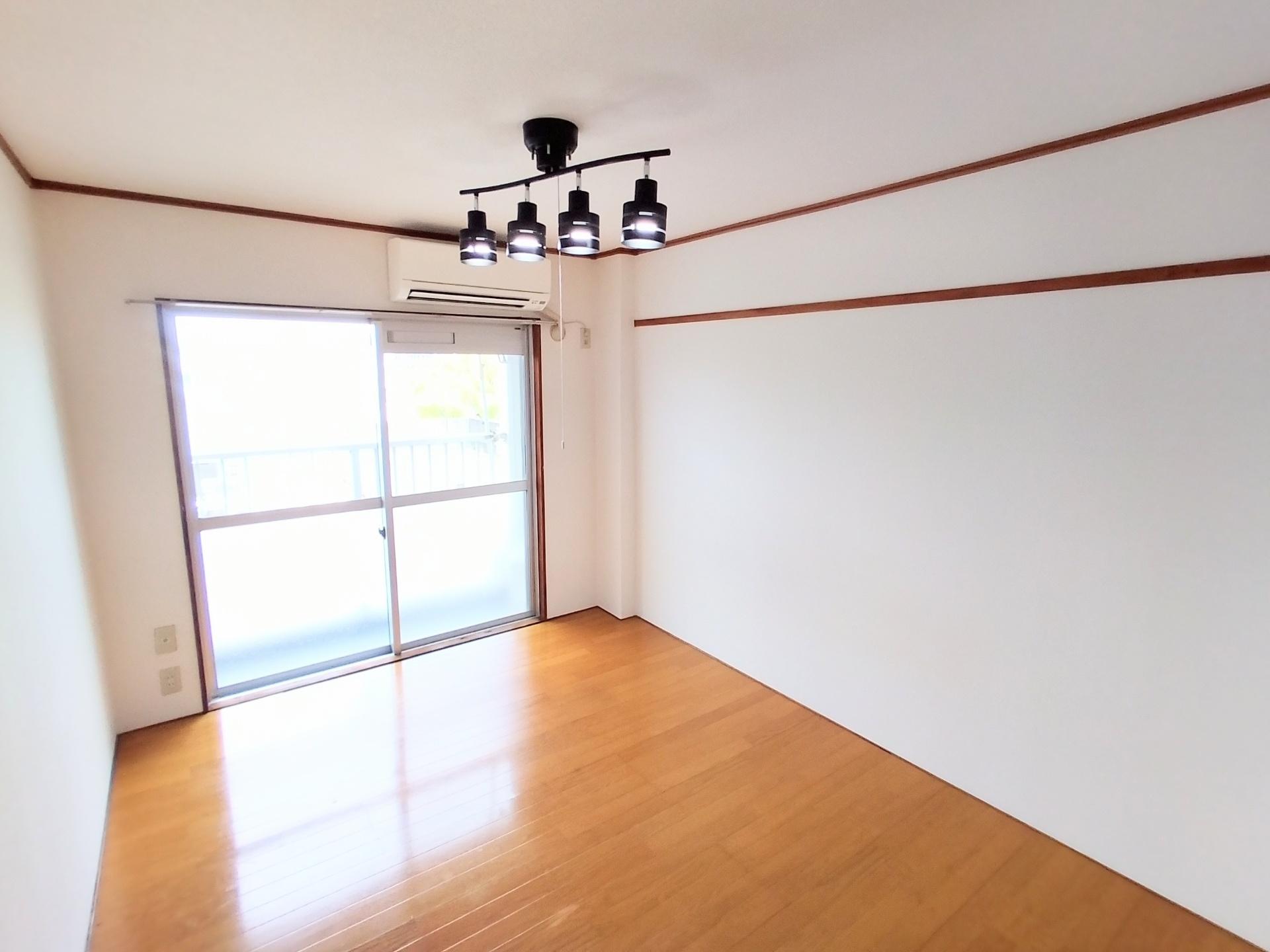 居室・リビング　明るい居室は家具を置いても使いやすく、すっきり暮らせる空間！