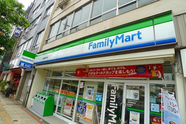 コンビニ　ファミリーマート（コンビニ）まで23m