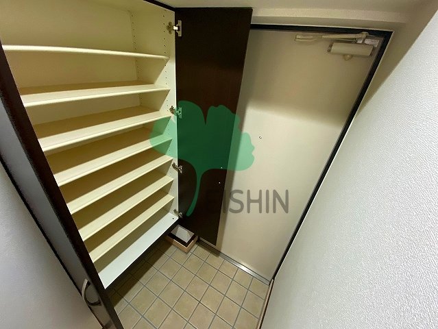 玄関　下駄箱もしっかりついてます！