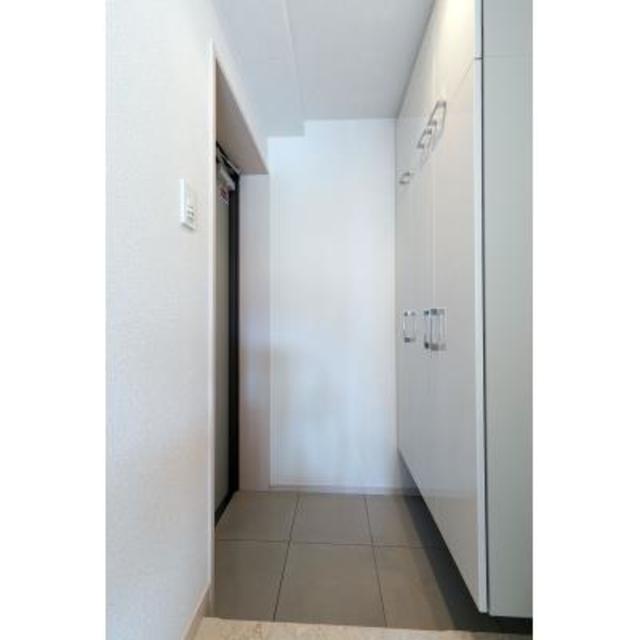 玄関　※写真は同タイプ住戸です。