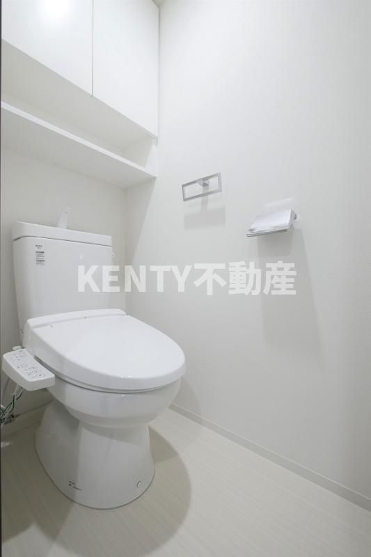トイレ　落ち着いた色調のトイレです