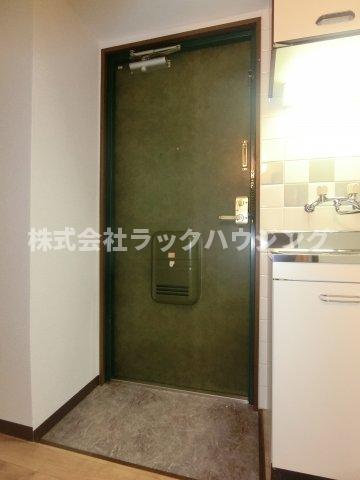 玄関　同仕様写真となります。