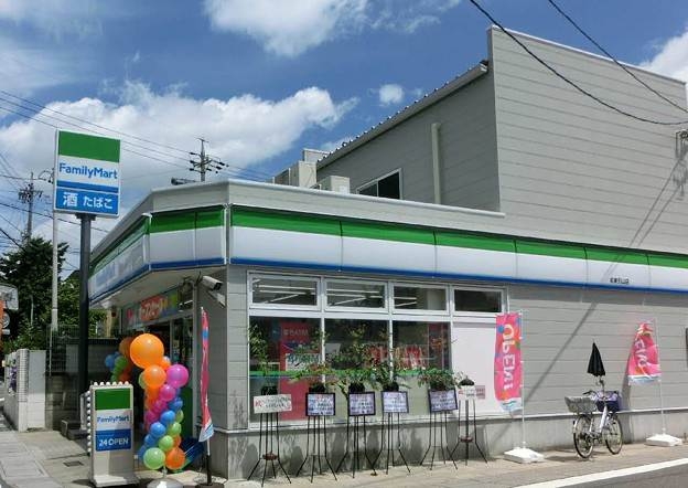 コンビニ　ファミリーマート名東引山店（コンビニ）まで636m