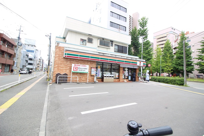 コンビニ　セブンイレブン仙台新寺1丁目店（コンビニ）まで400m