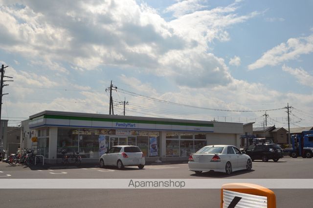 コンビニ　ファミリーマート（コンビニ）まで208m