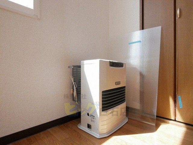 その他設備　冬は暖かく経済的な灯油ストーブがついています♪