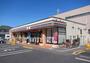 コンビニ　セブン－イレブン 足立六町１丁目店（コンビニ）まで306m